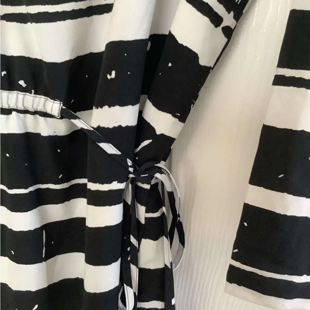 MNG Collection White and Black Striped Long Sleeve Dress Tie XS